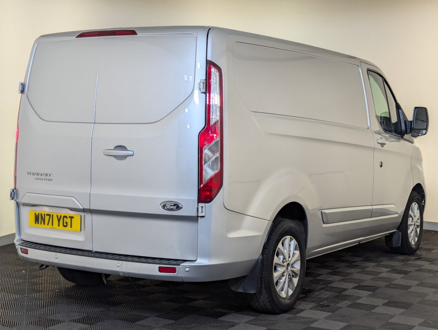 Ford Transit Custom Listing Image