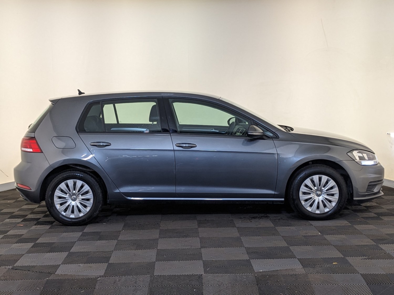 Volkswagen Golf Listing Image