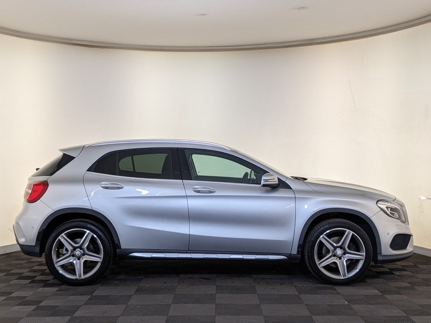 Mercedes-Benz GLA Listing Image