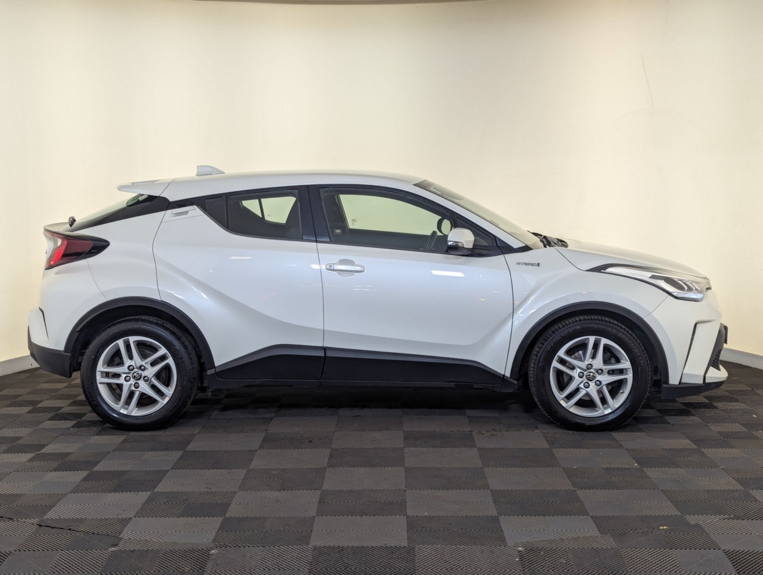 Toyota C-HR Listing Image