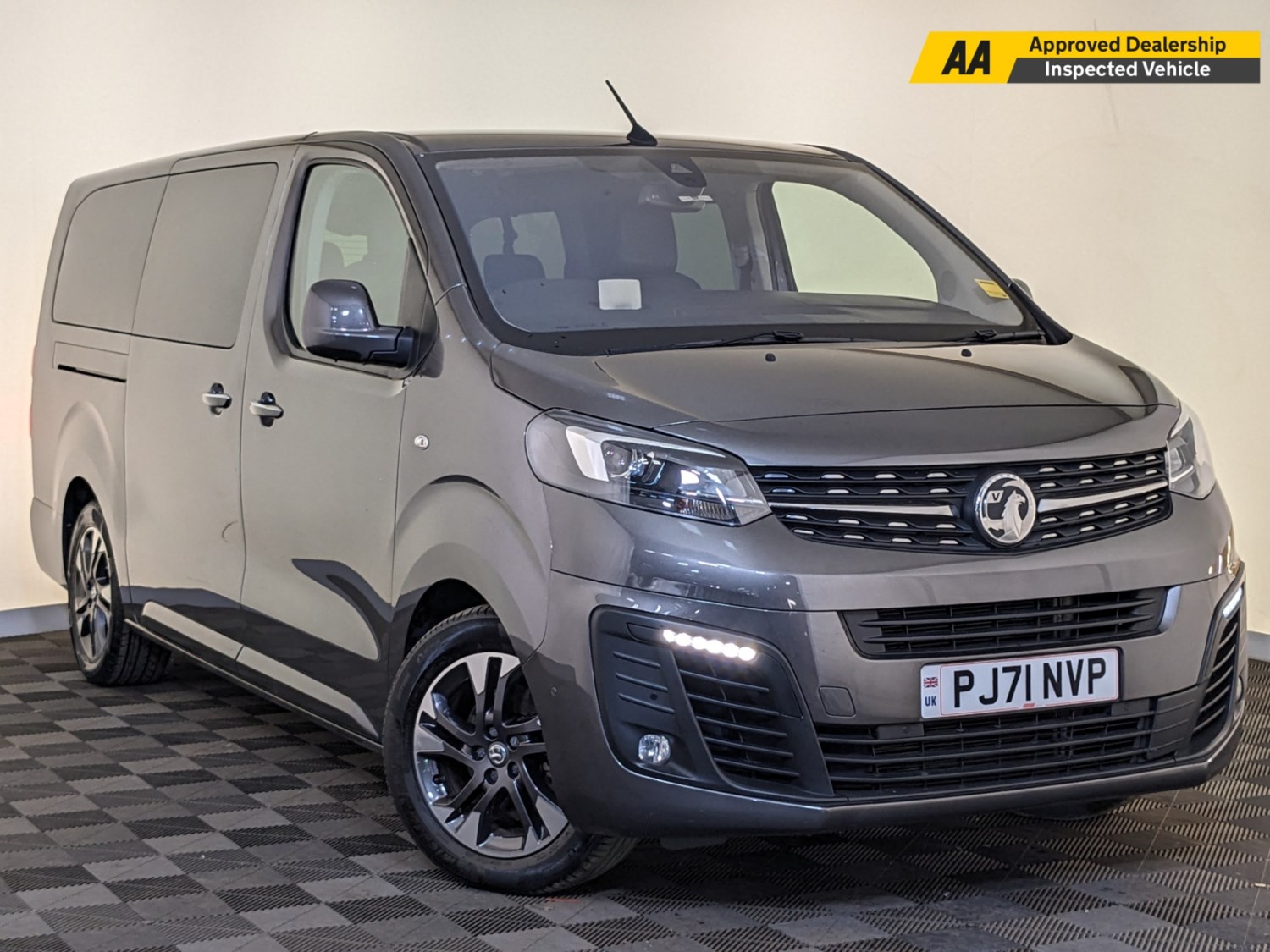 Vauxhall Vivaro Life Listing Image