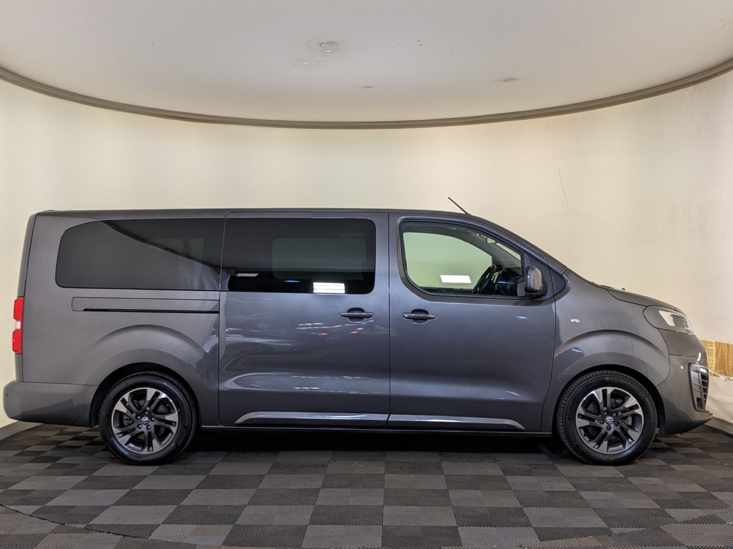 Vauxhall Vivaro Life Listing Image