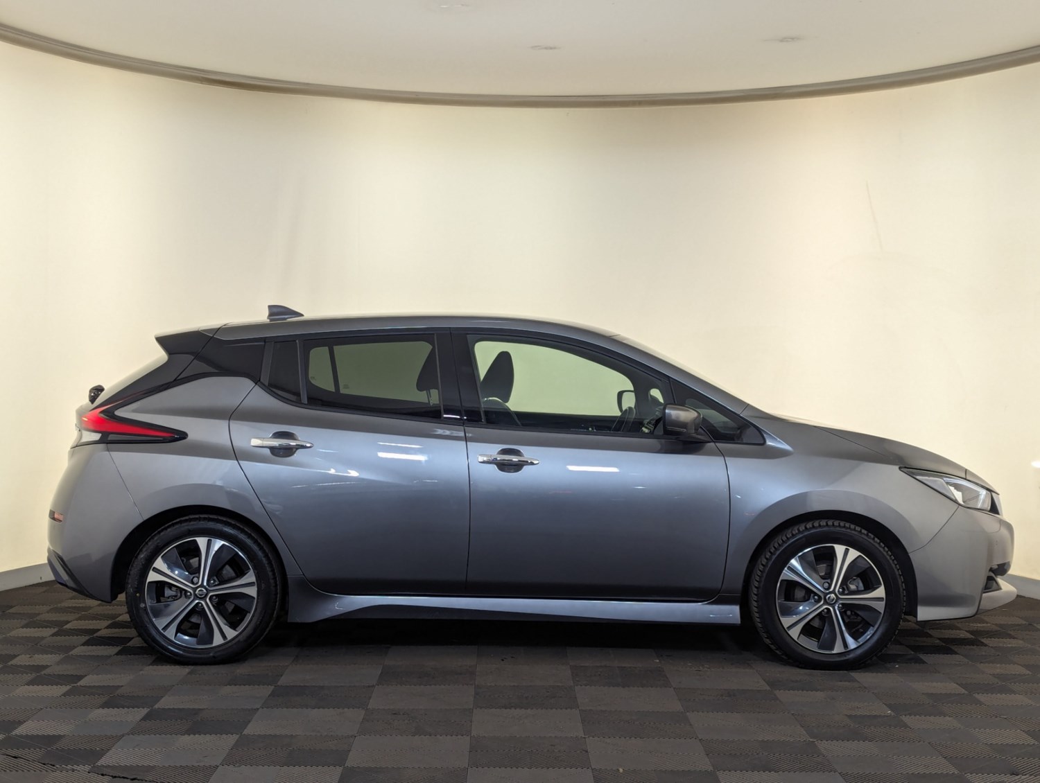 Nissan Leaf Listing Image