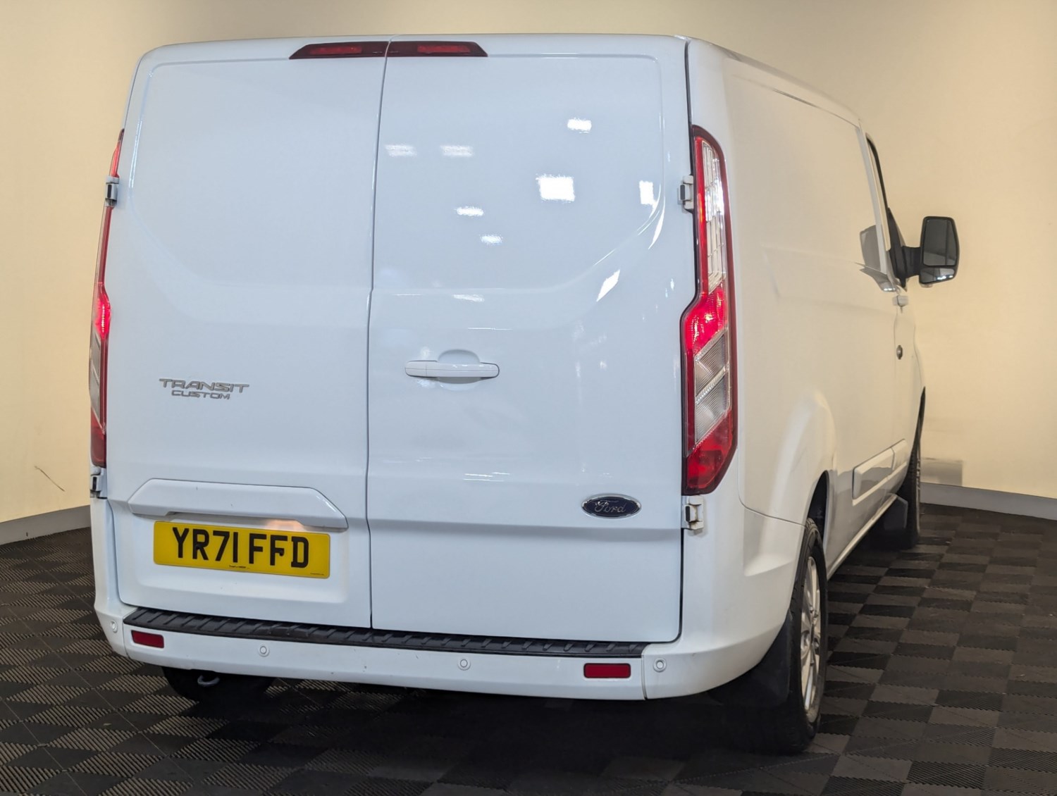 Ford Transit Custom Listing Image