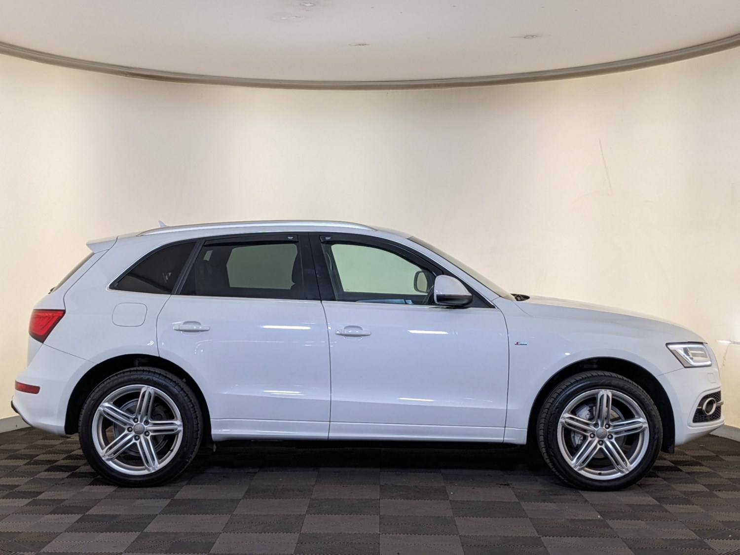 Audi Q5 Listing Image