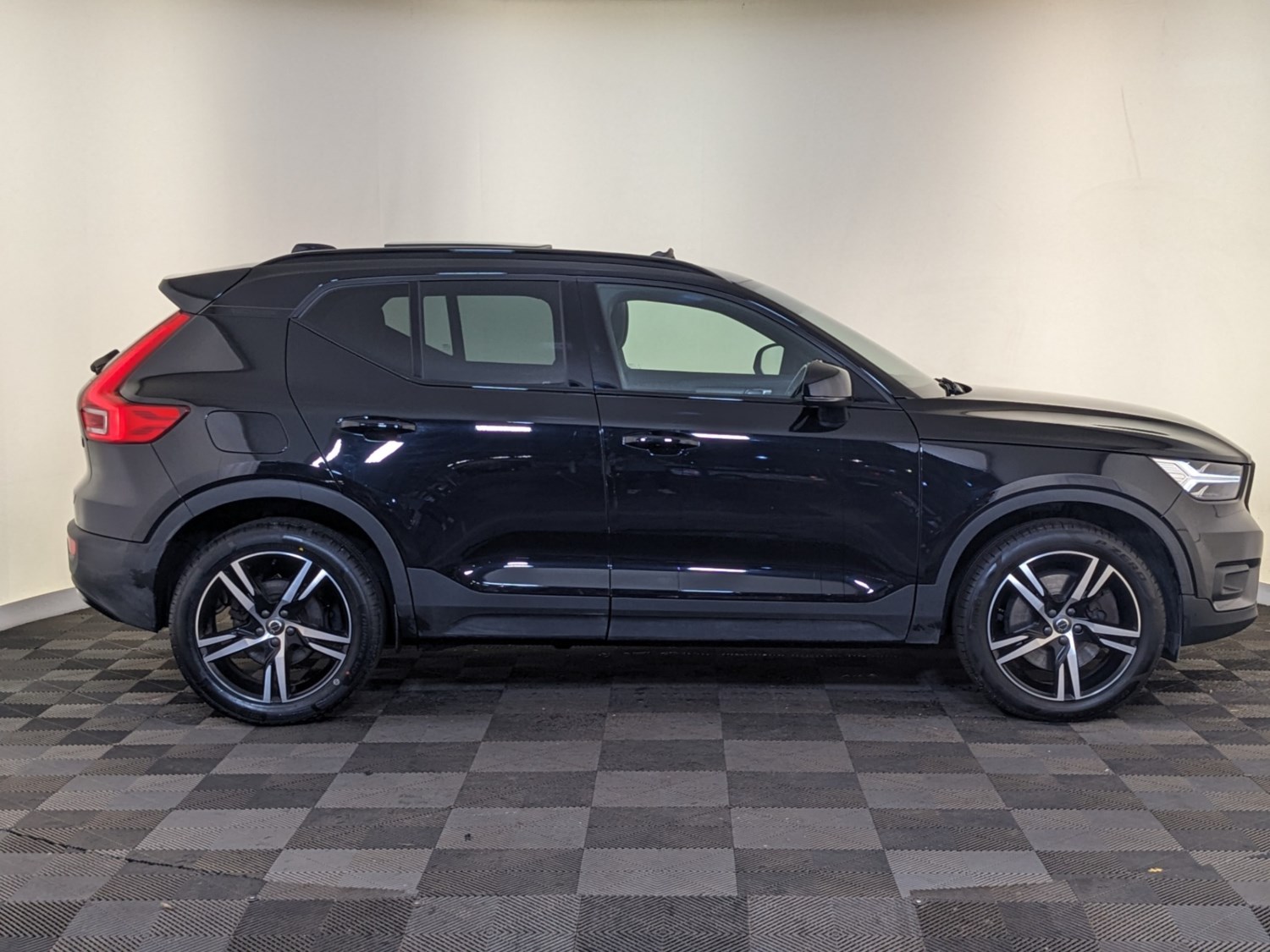 Volvo XC40 Listing Image