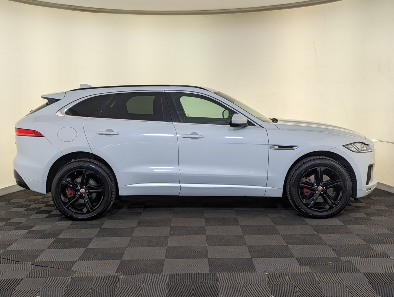 Jaguar F-PACE Listing Image