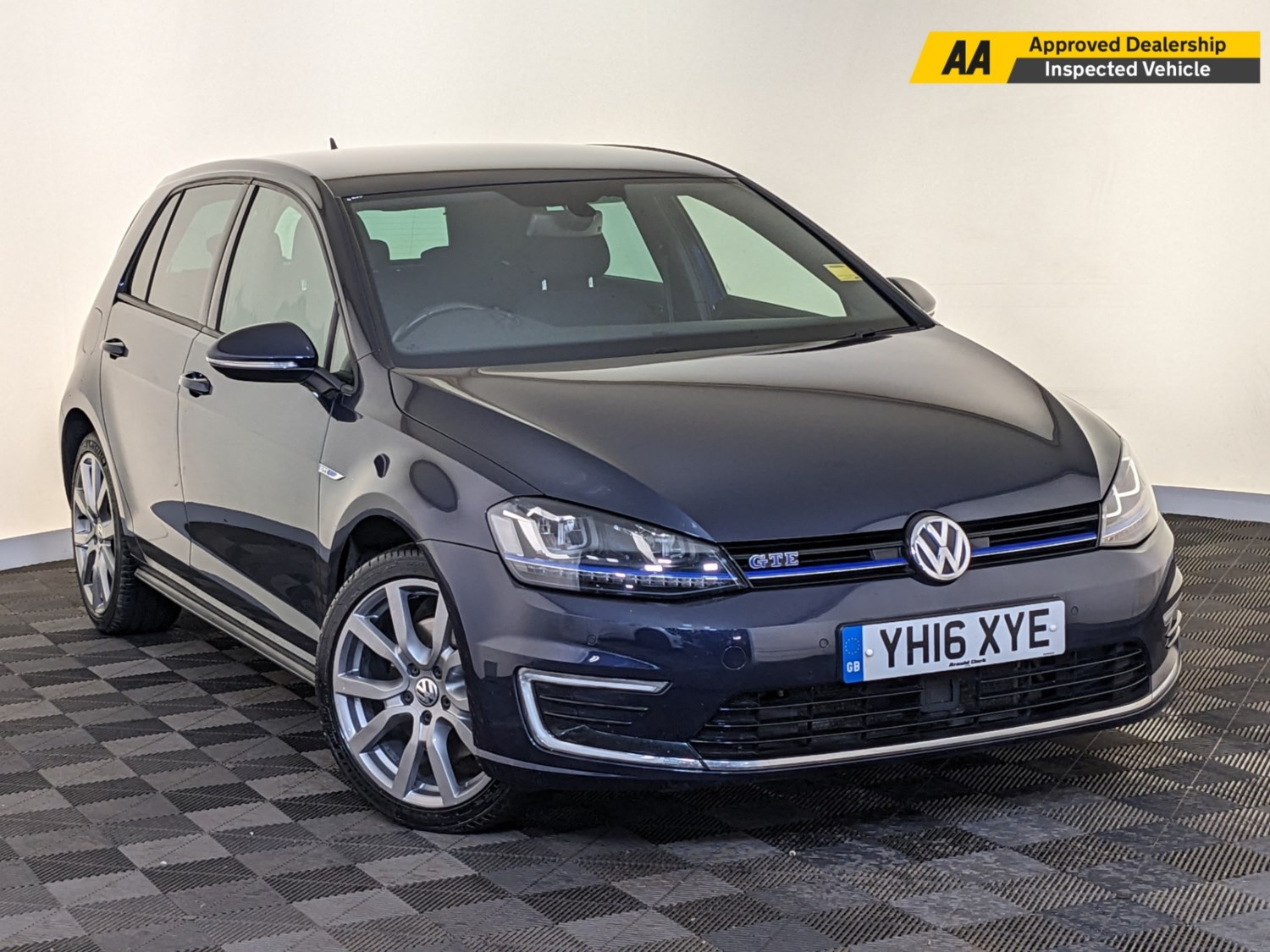 Volkswagen Golf Listing Image