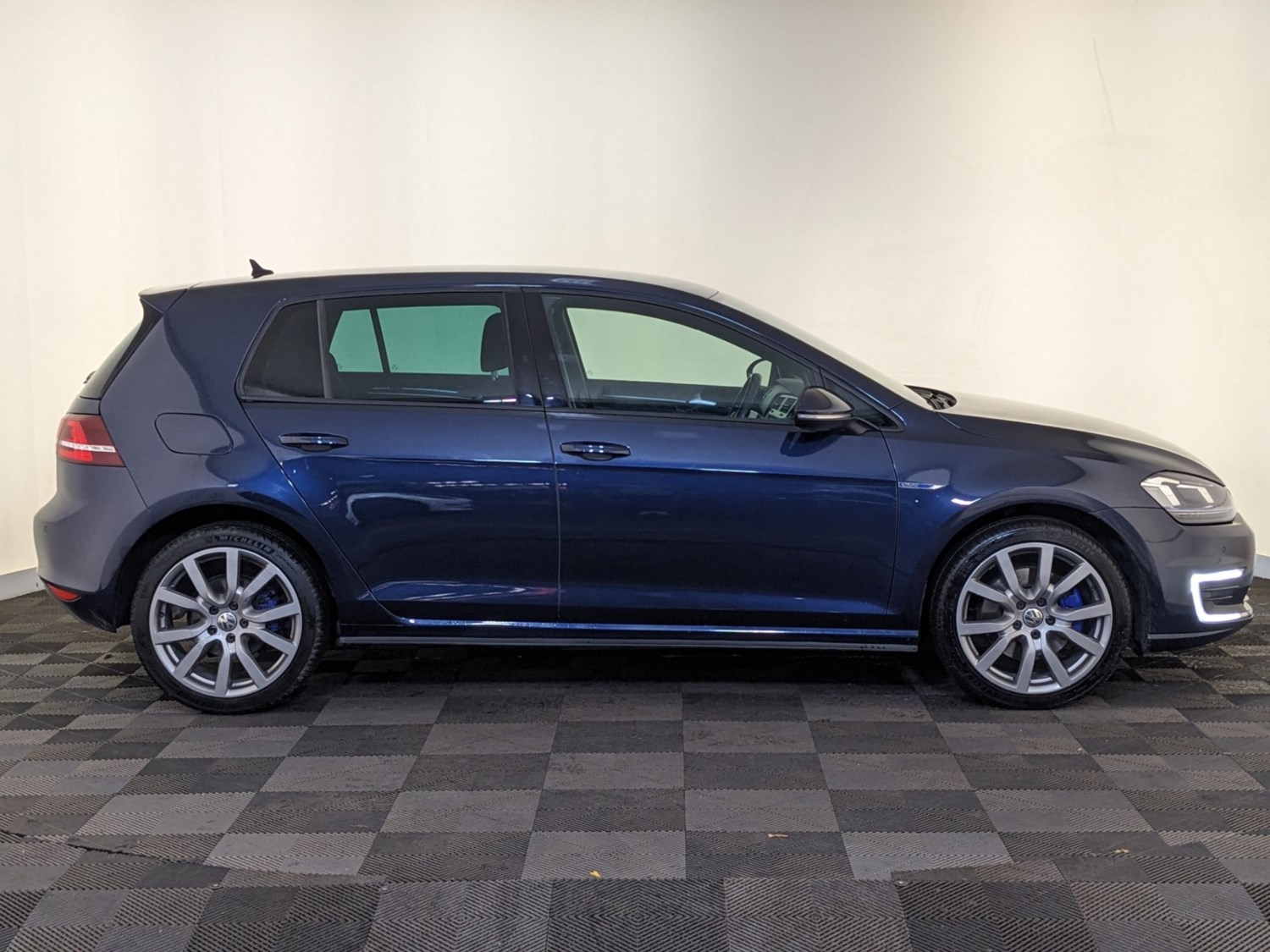 Volkswagen Golf Listing Image