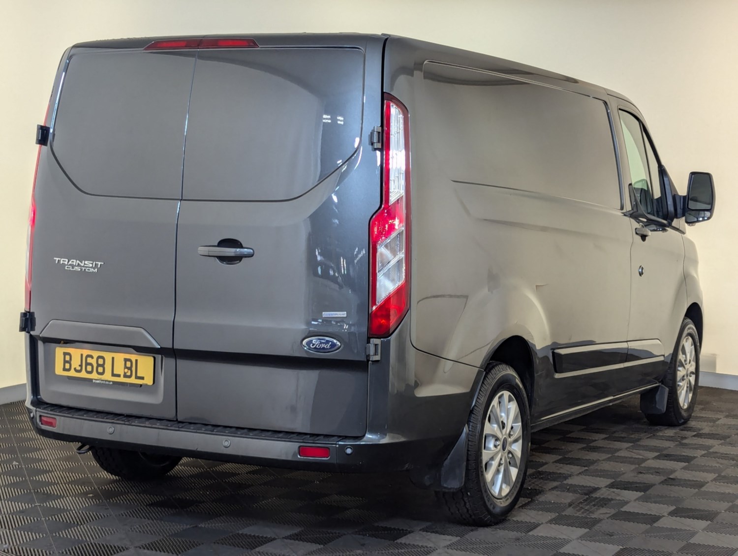 Ford Transit Custom Listing Image