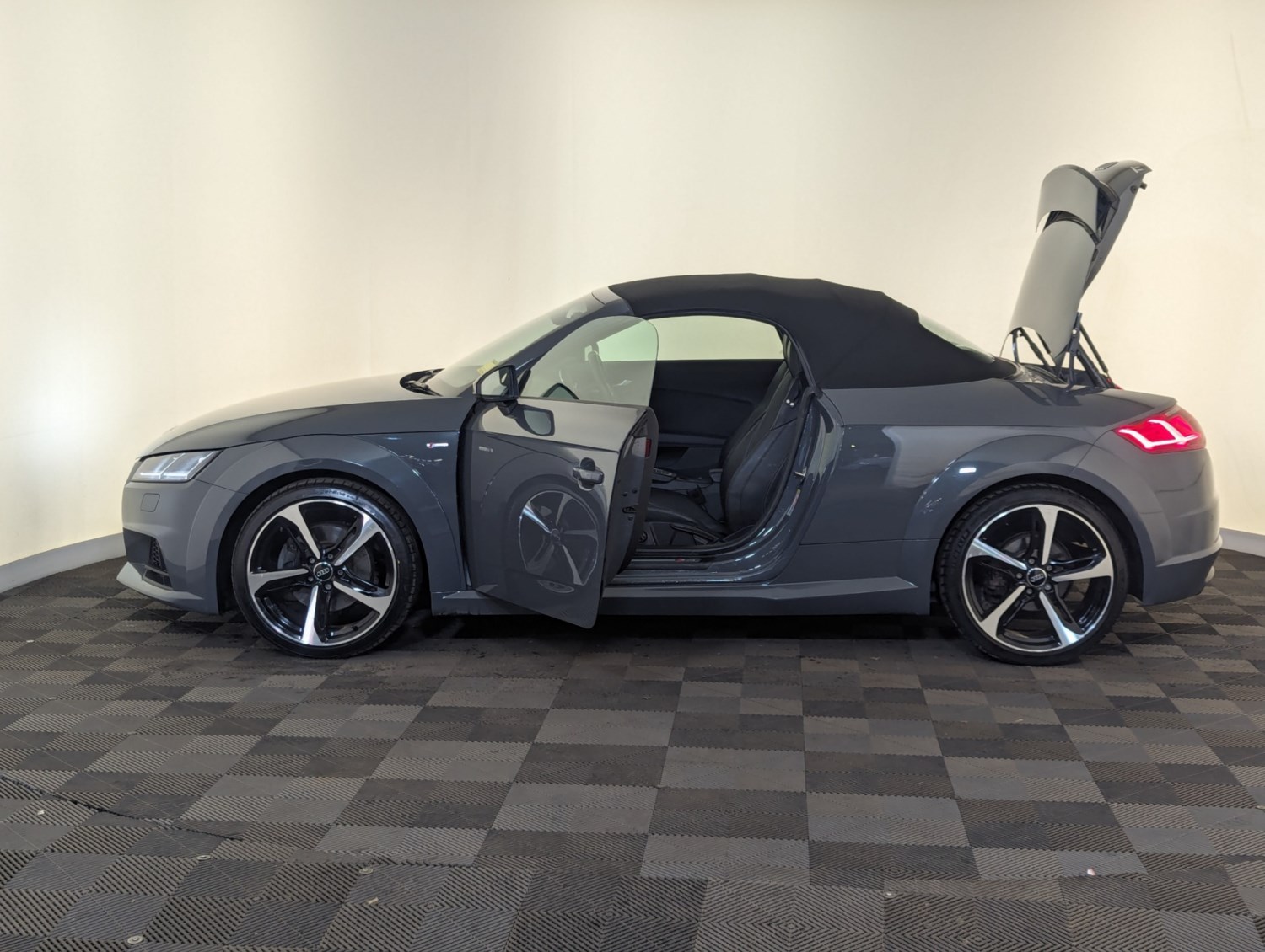 Audi TT Listing Image