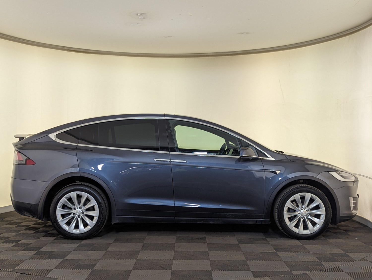 Tesla Model X Listing Image