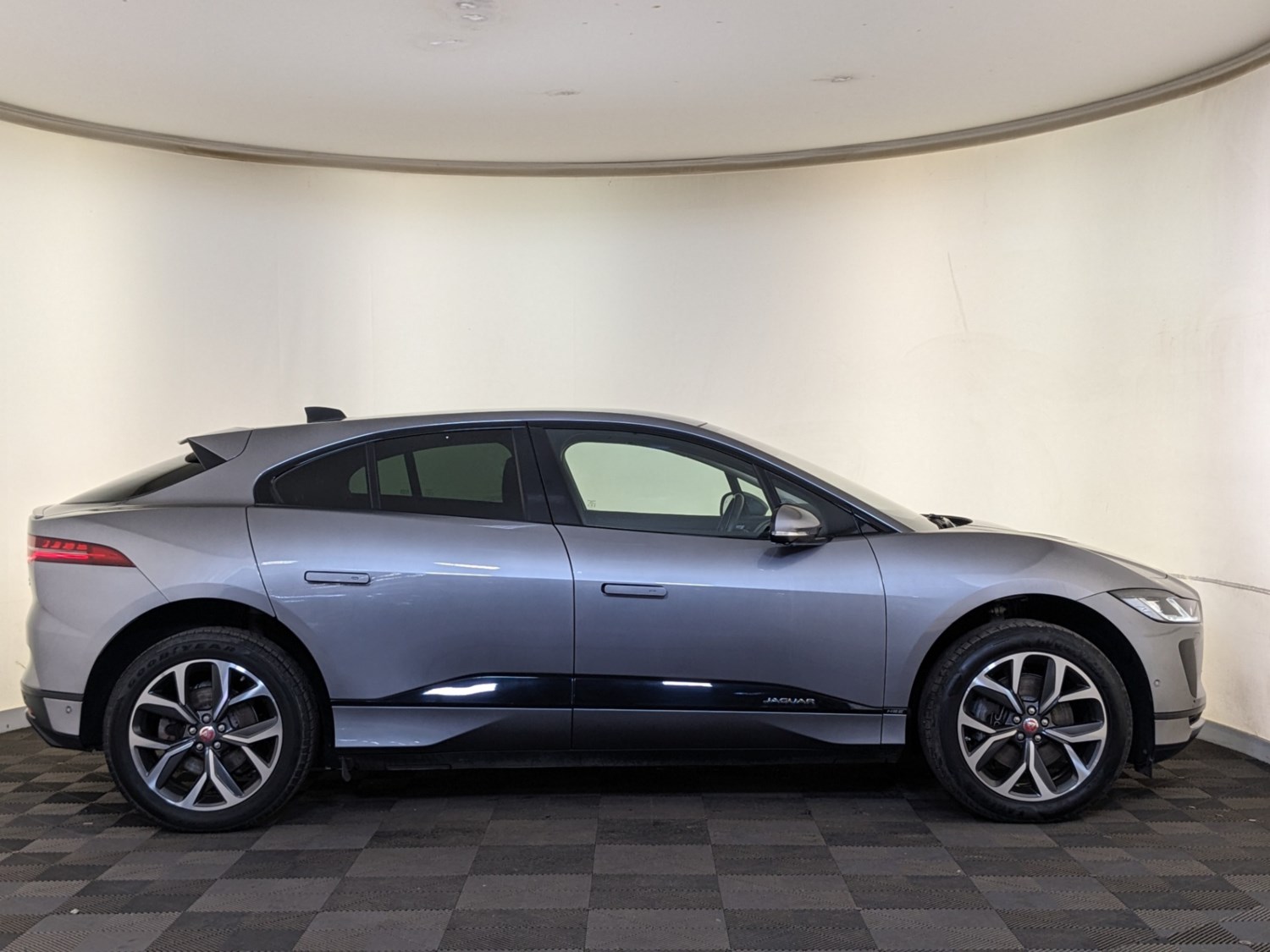 Jaguar I-PACE Listing Image