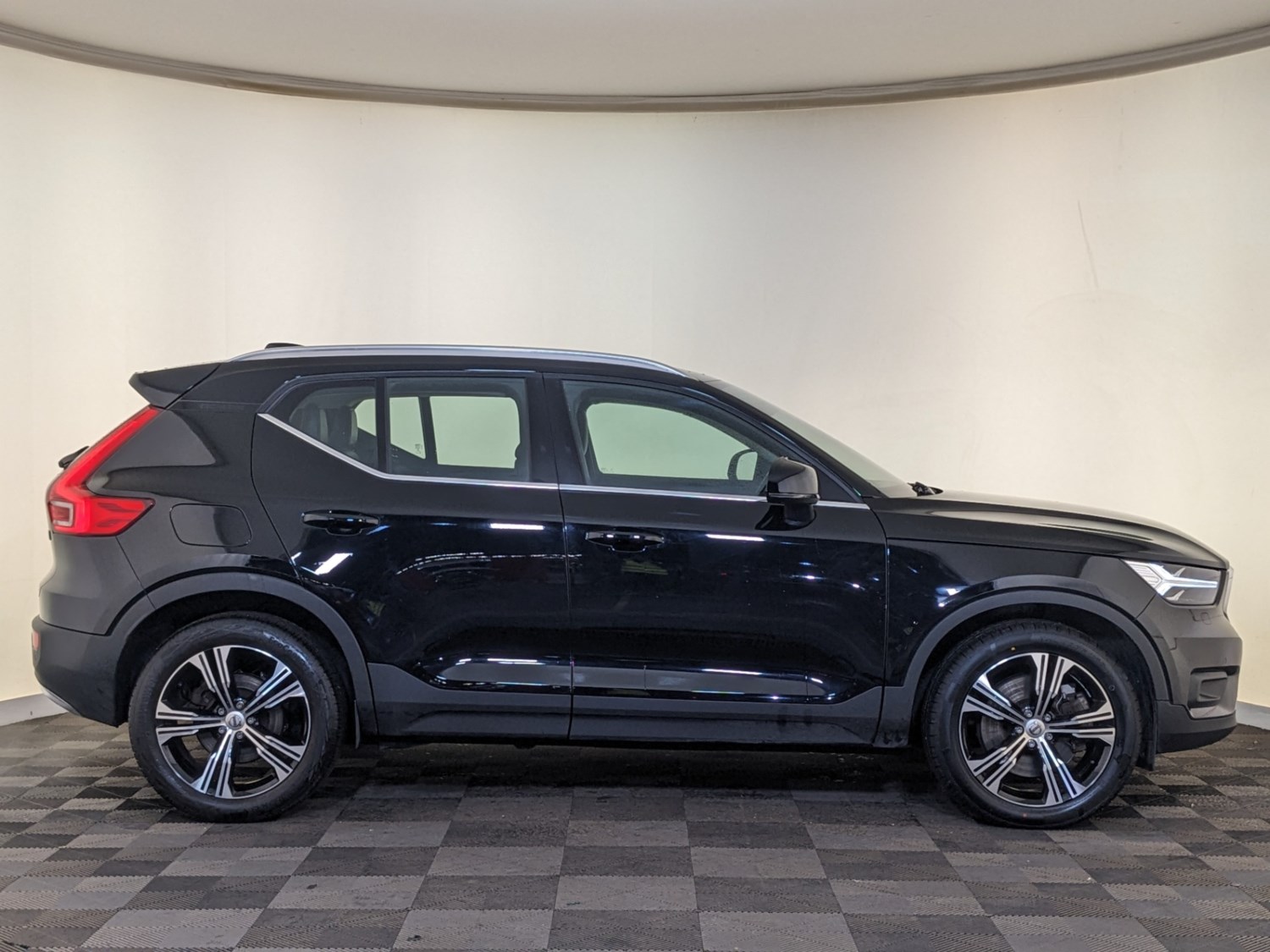 Volvo XC40 Listing Image