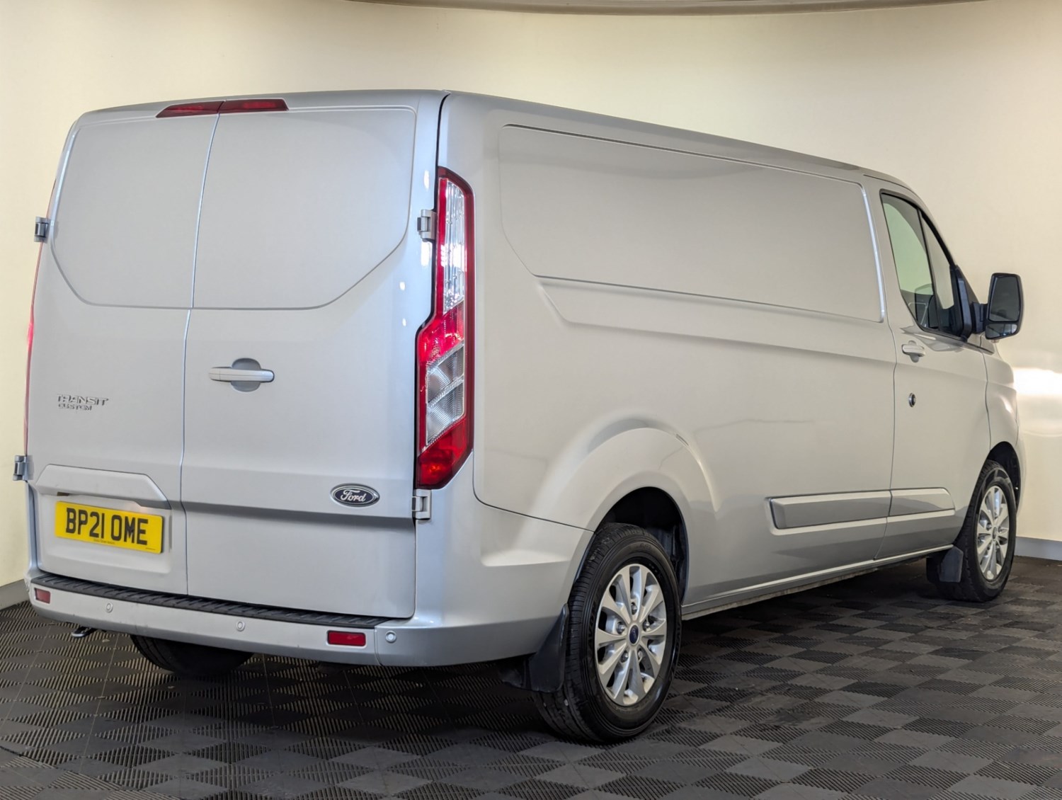 Ford Transit Custom Listing Image