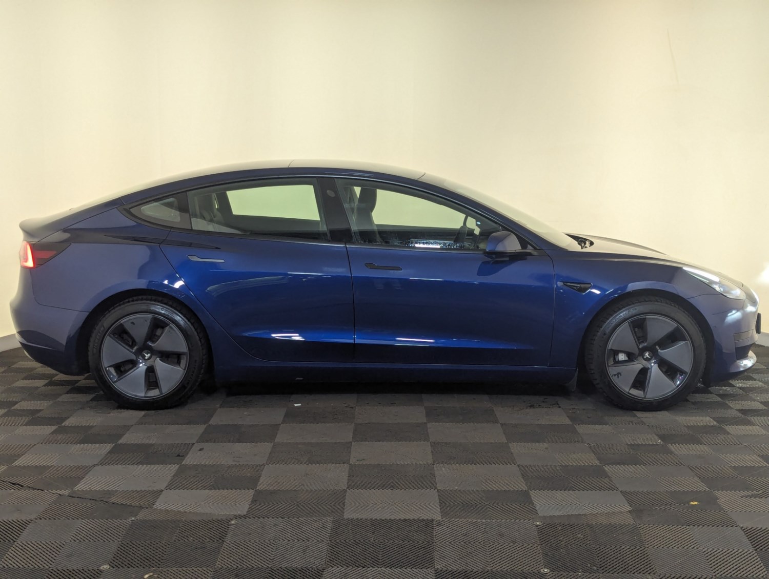 Tesla Model 3 Listing Image