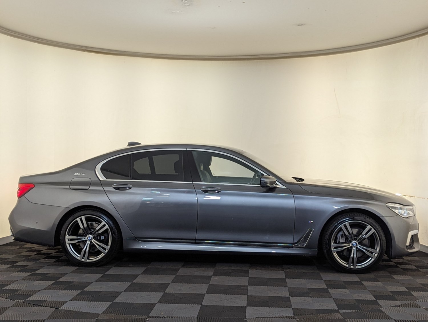 BMW 7 Series Listing Image