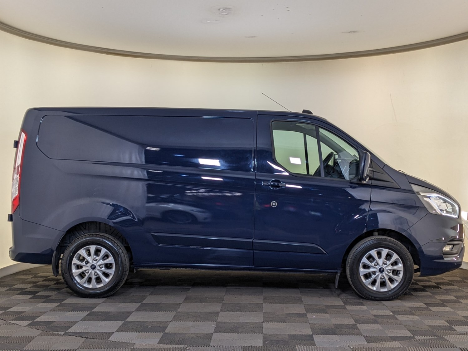 Ford Transit Custom Listing Image