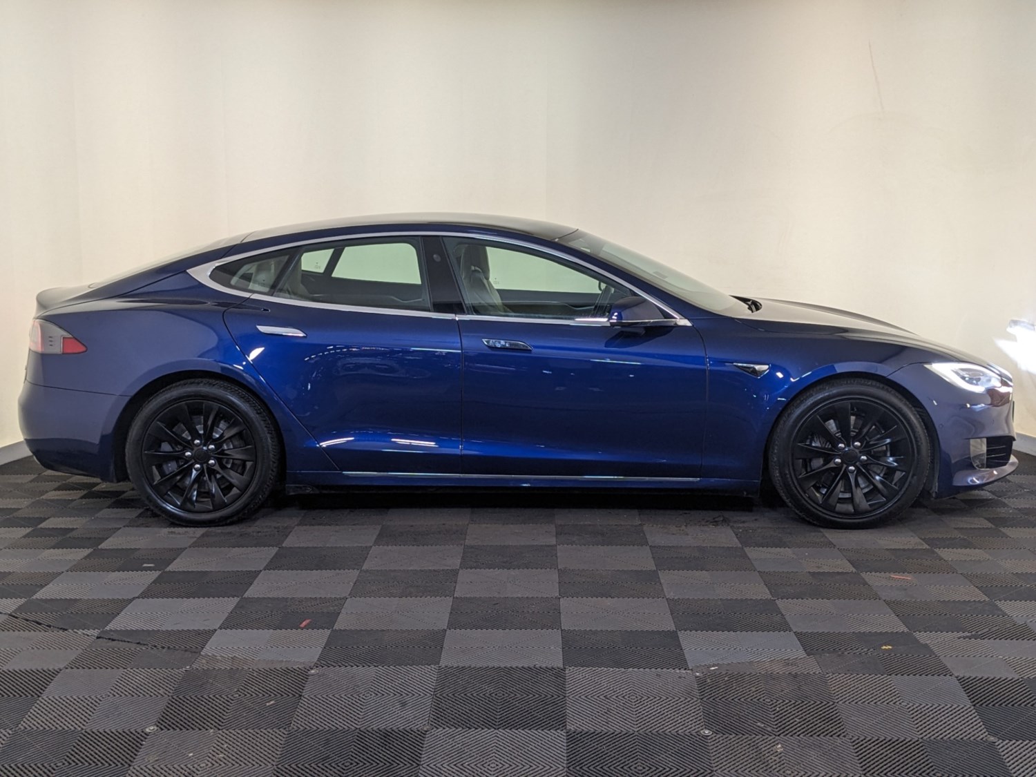 Tesla Model S Listing Image