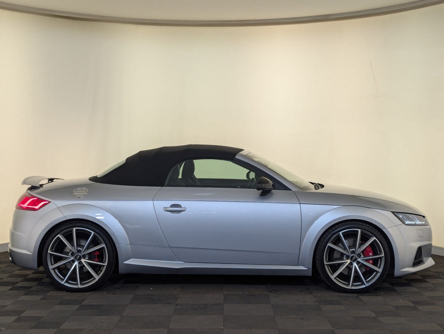 Audi TT Listing Image