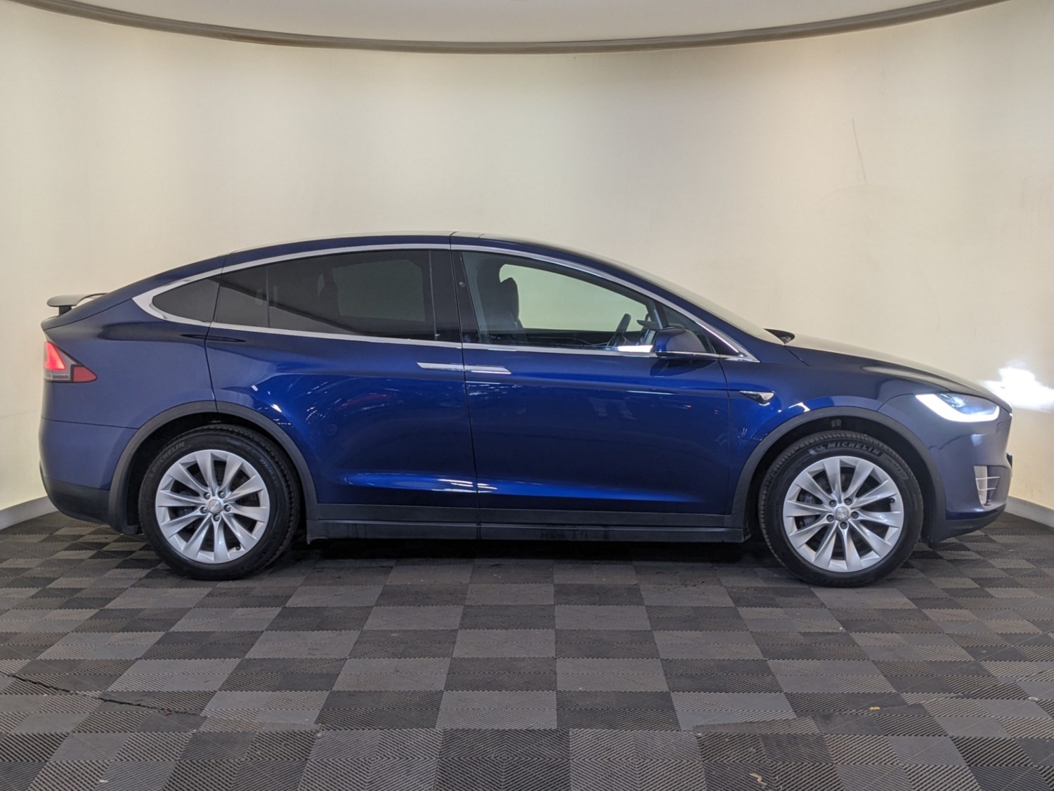 Tesla Model X Listing Image