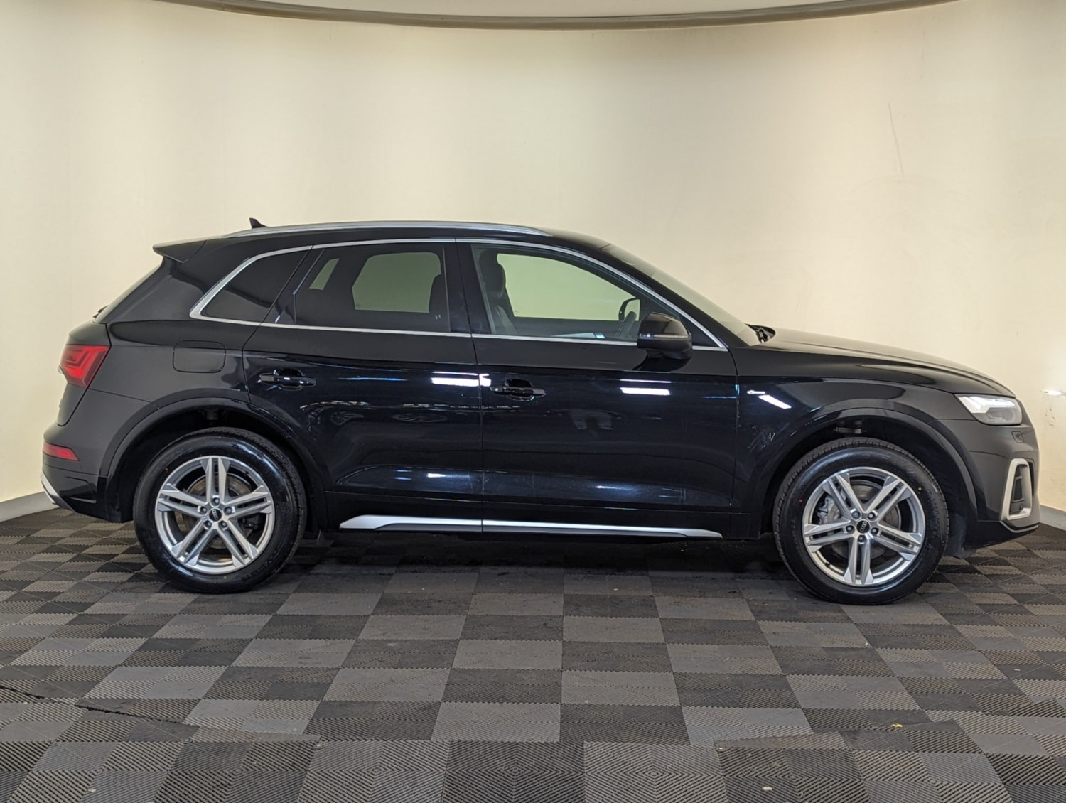 Audi Q5 Listing Image