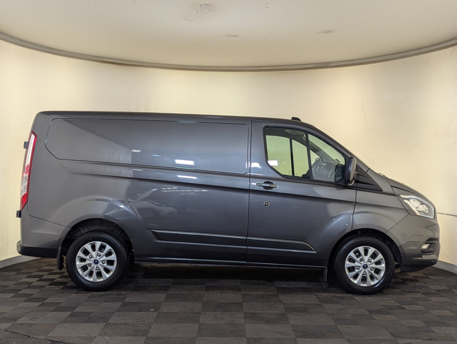 Ford Transit Custom Listing Image