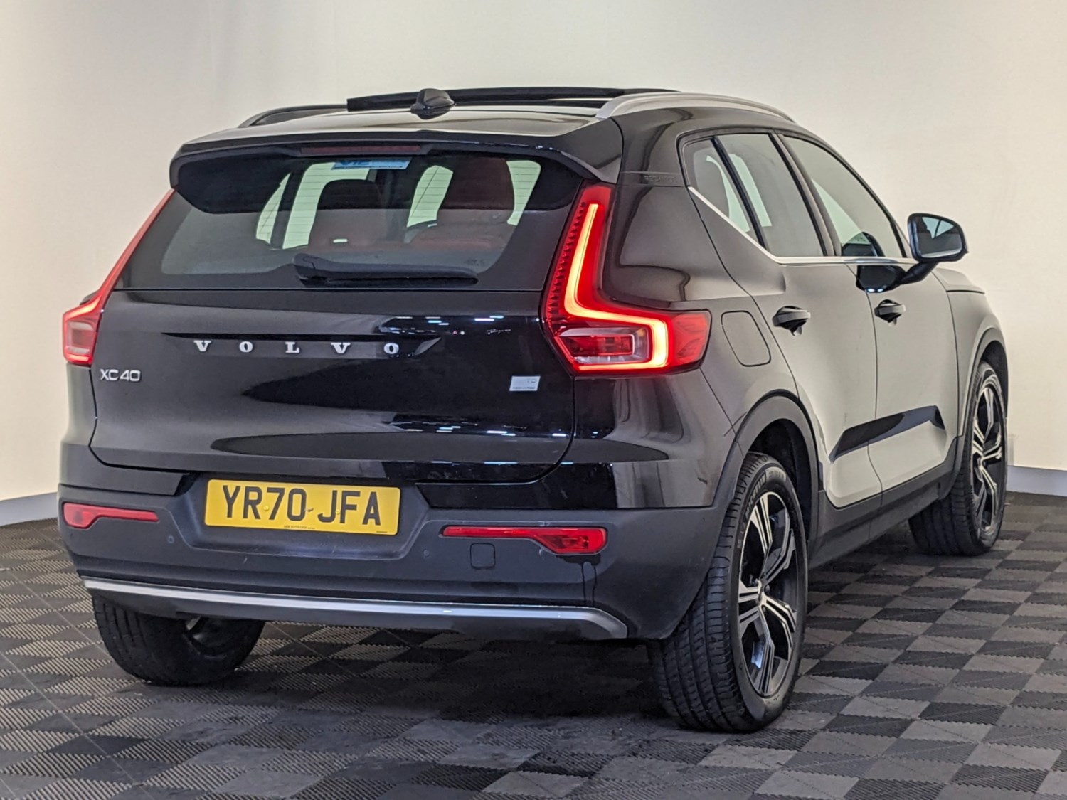 Volvo XC40 Listing Image