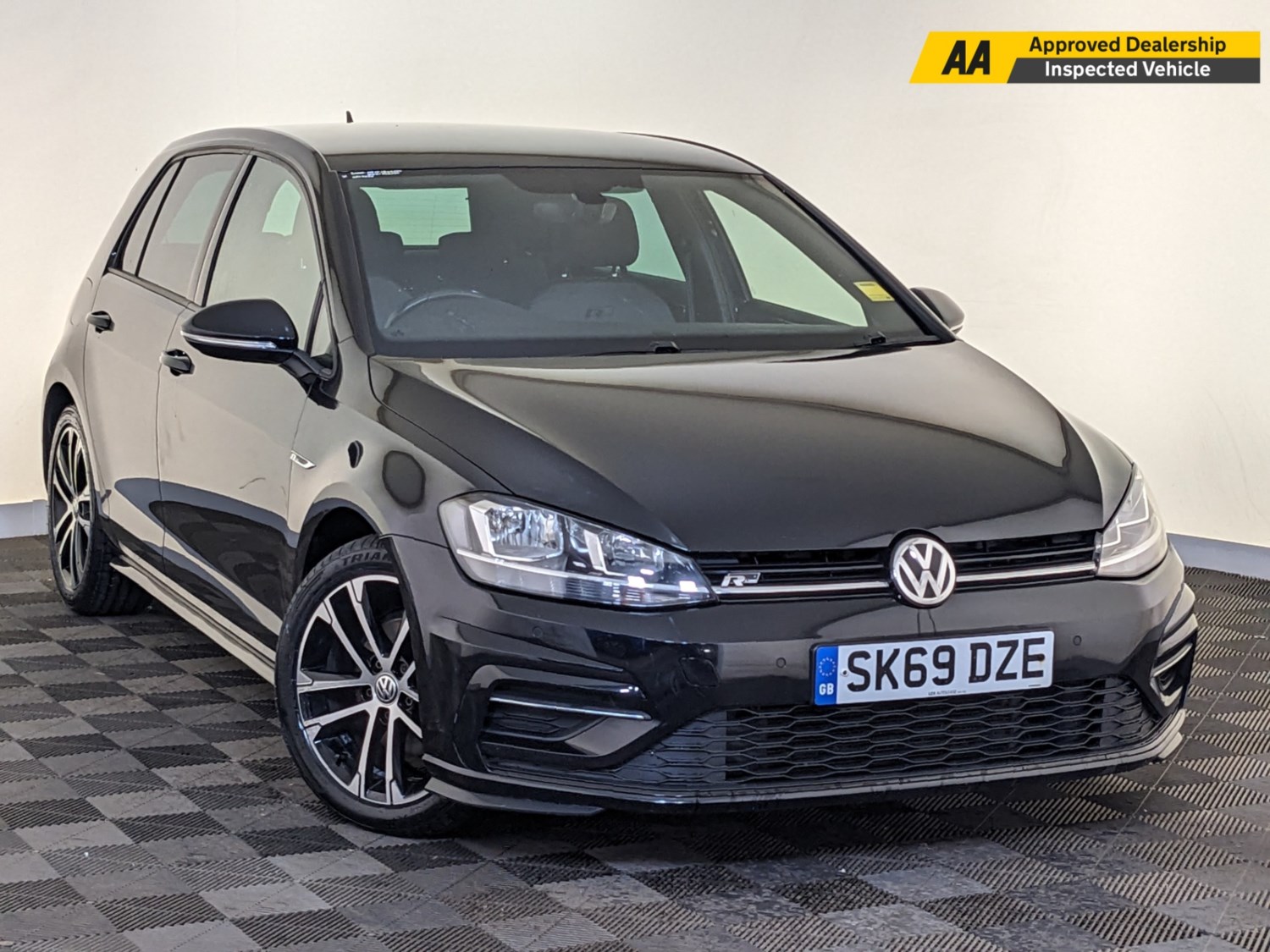 Volkswagen Golf Listing Image