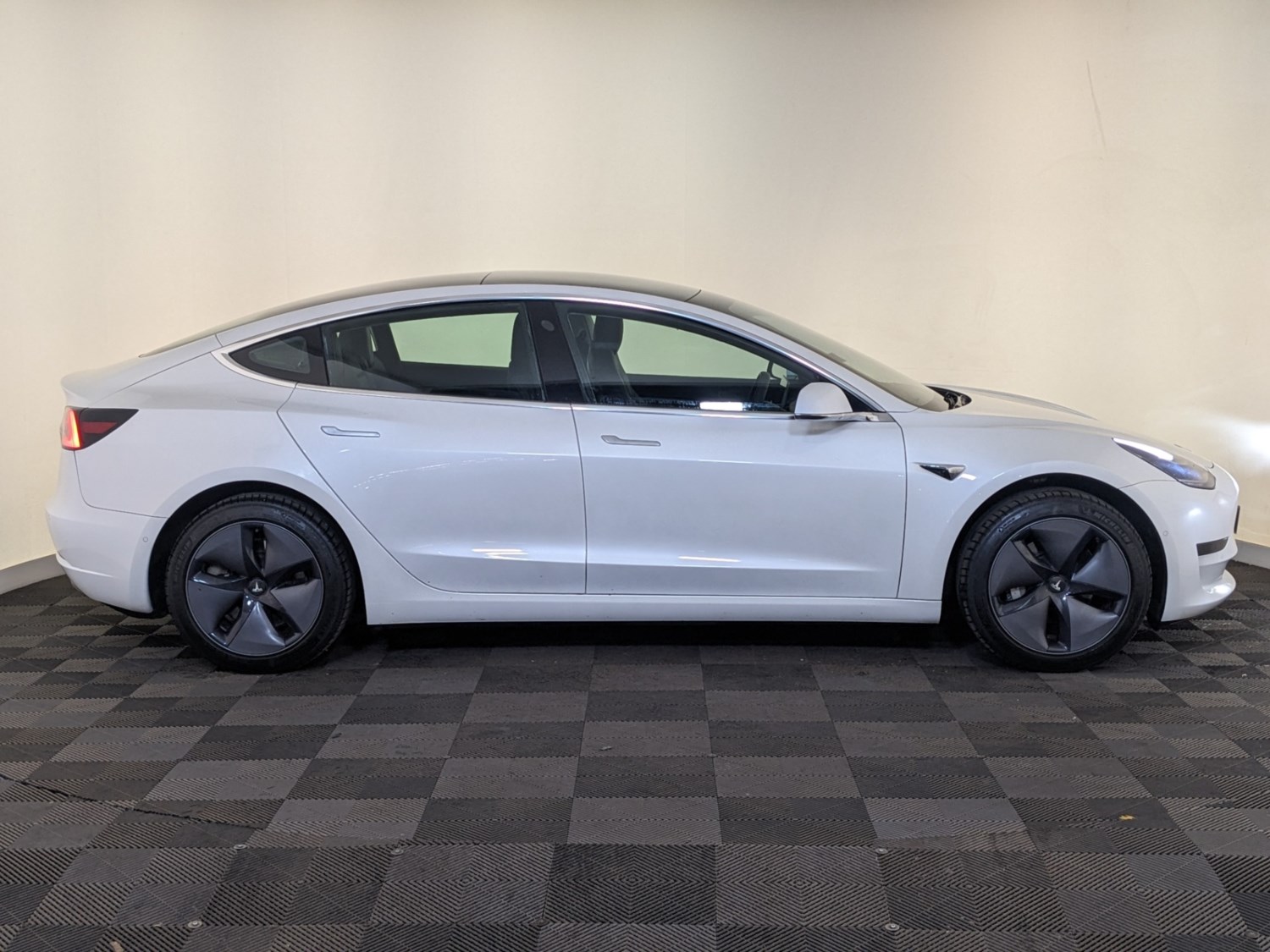 Tesla Model 3 Listing Image