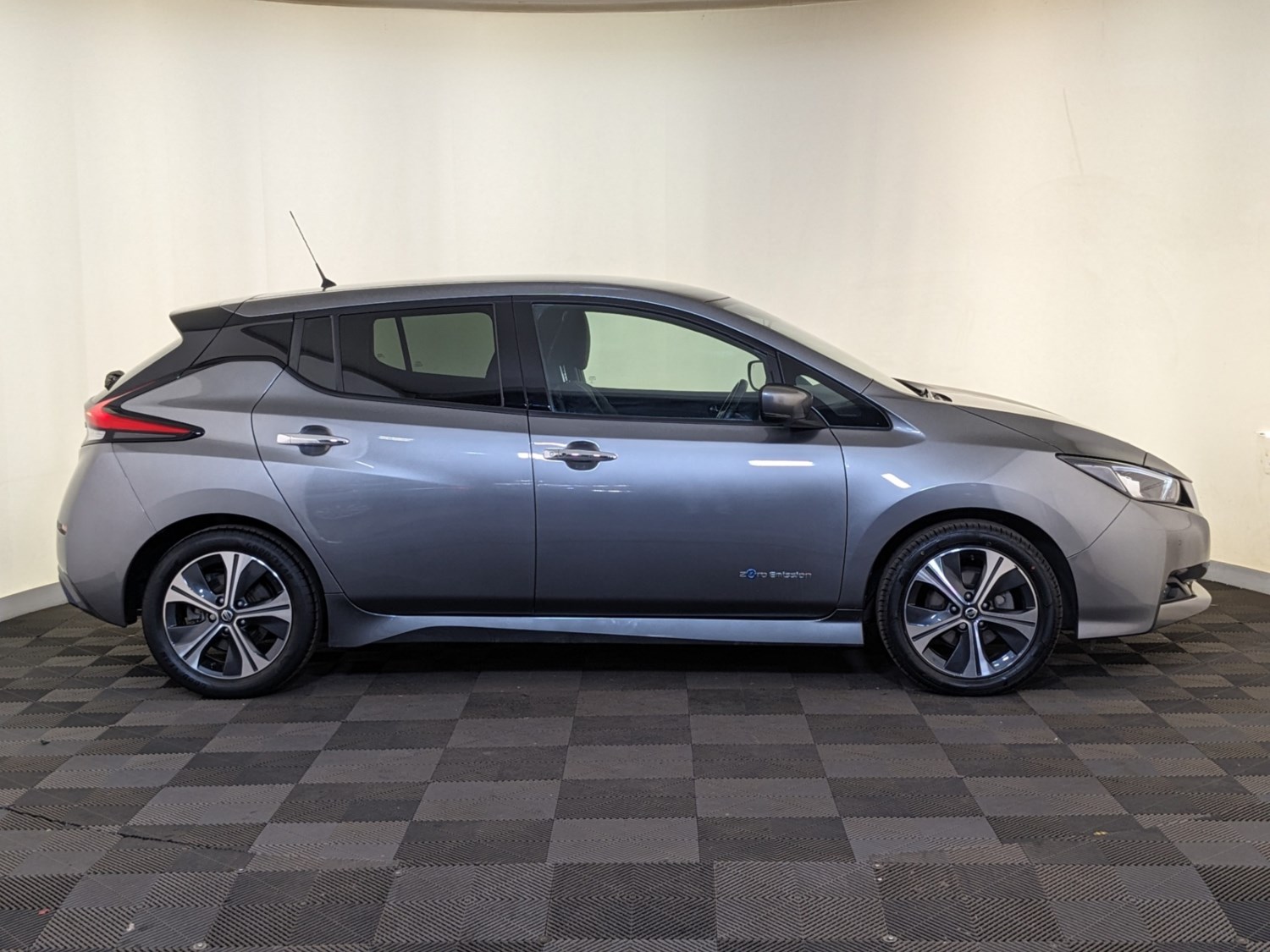 Nissan Leaf Listing Image