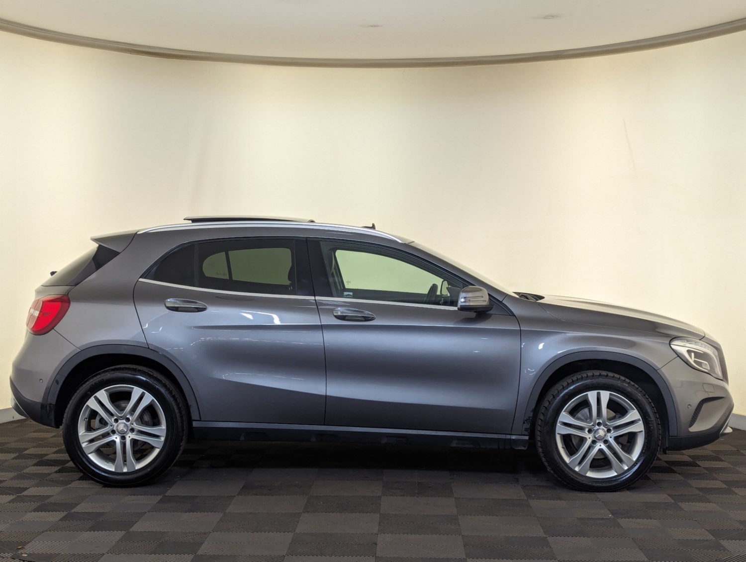 Mercedes-Benz GLA Listing Image