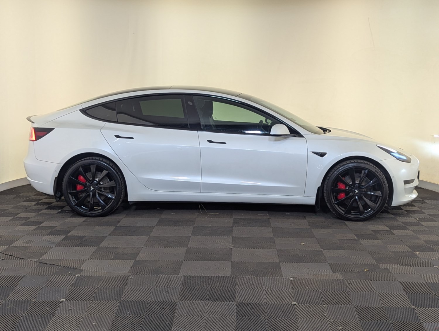 Tesla Model 3 Listing Image