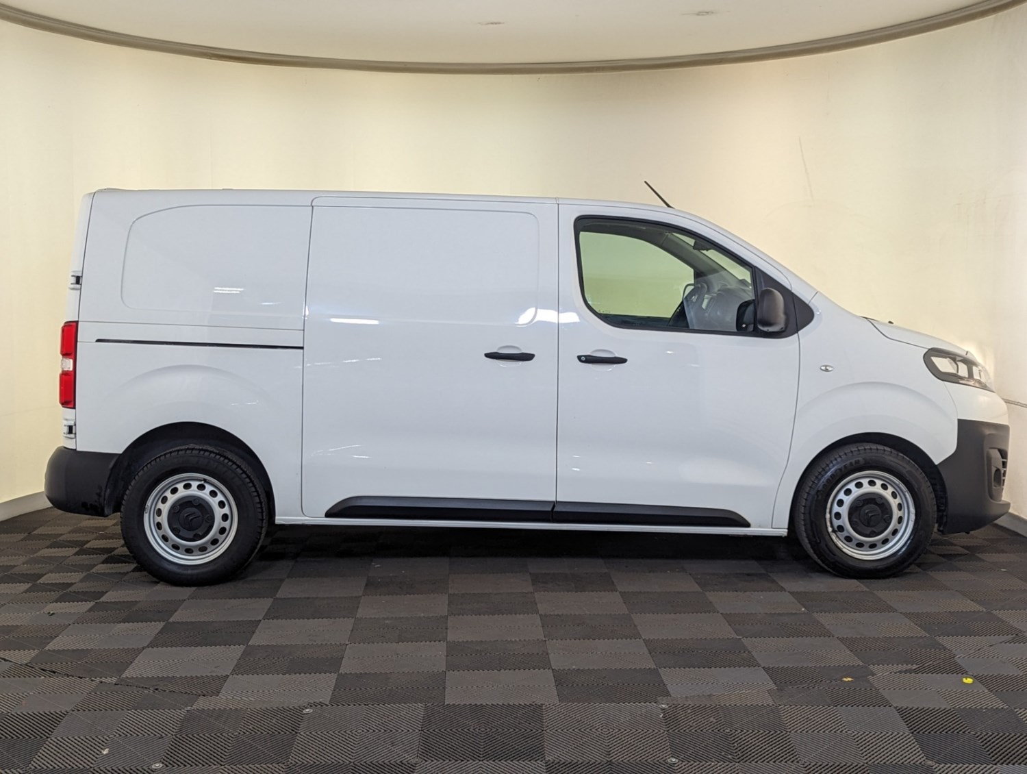 Citroen Dispatch Listing Image