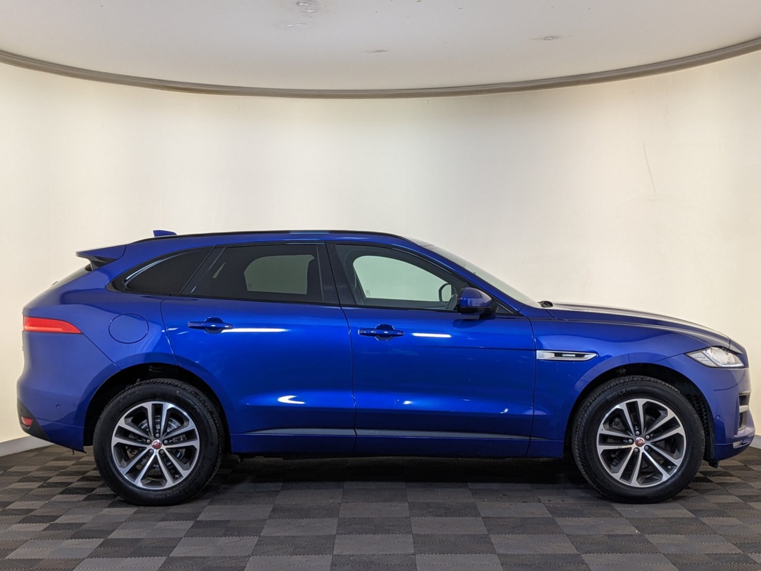 Jaguar F-PACE Listing Image