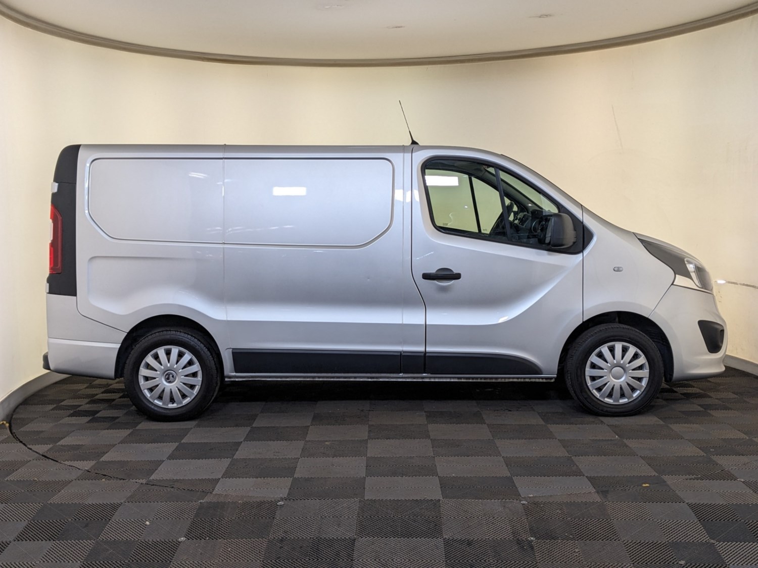 Vauxhall Vivaro Listing Image