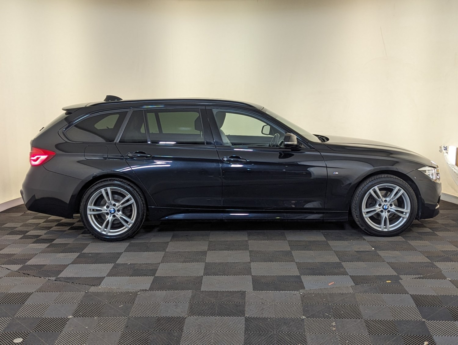 BMW 3 Series Listing Image