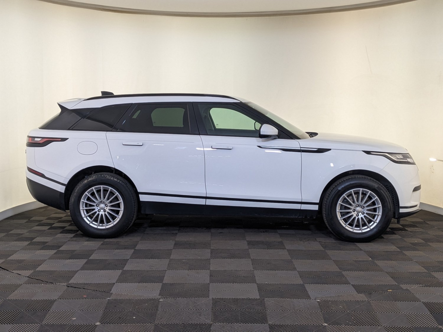 Land Rover Range Rover Velar Listing Image