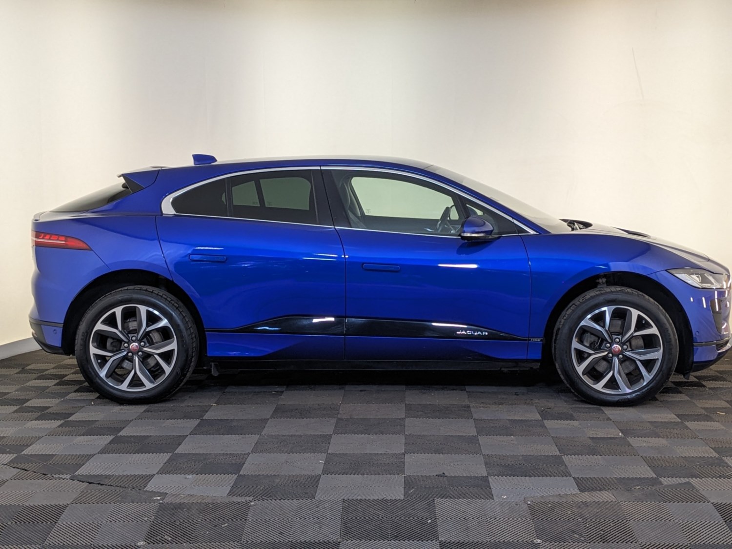 Jaguar I-PACE Listing Image