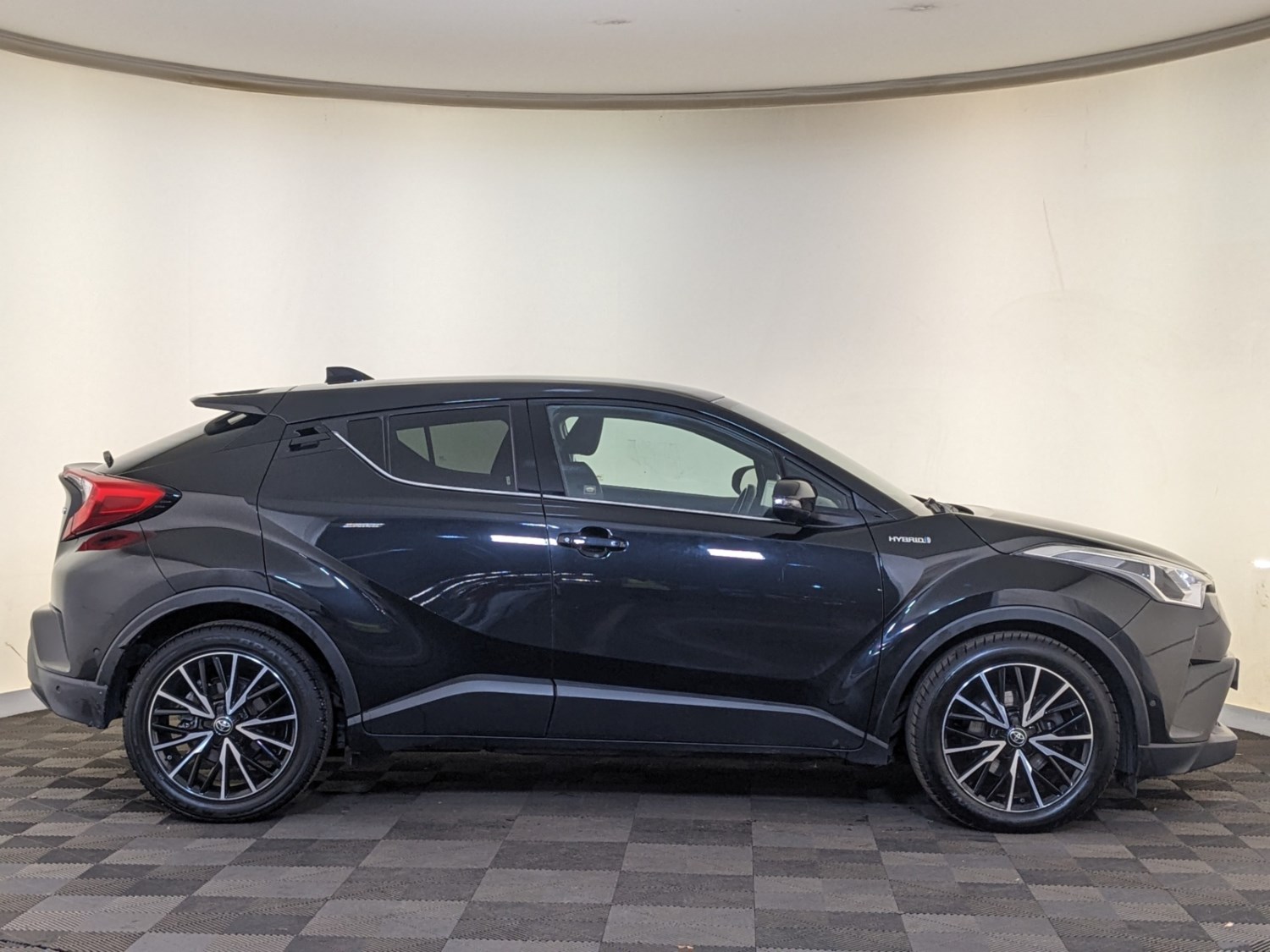 Toyota C-HR Listing Image