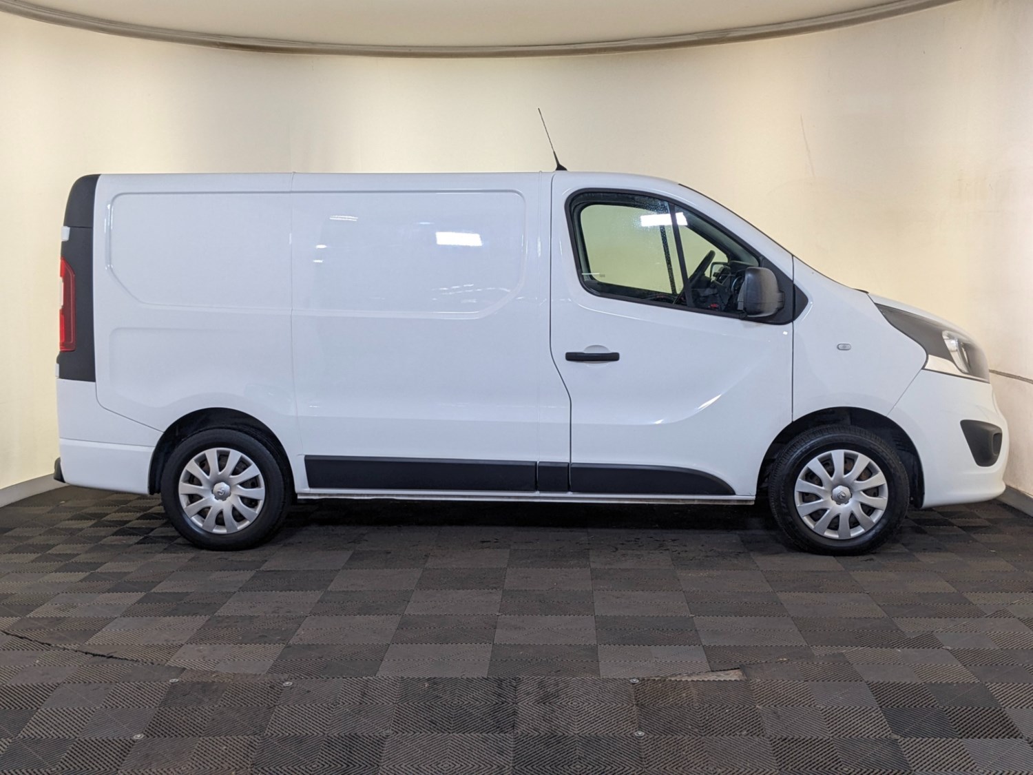 Vauxhall Vivaro Listing Image