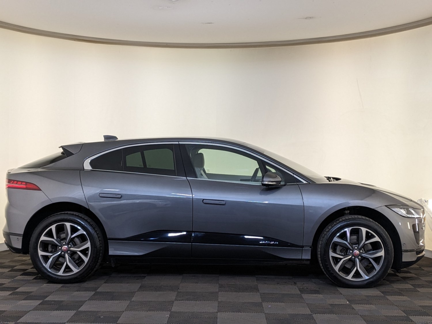 Jaguar I-PACE Listing Image