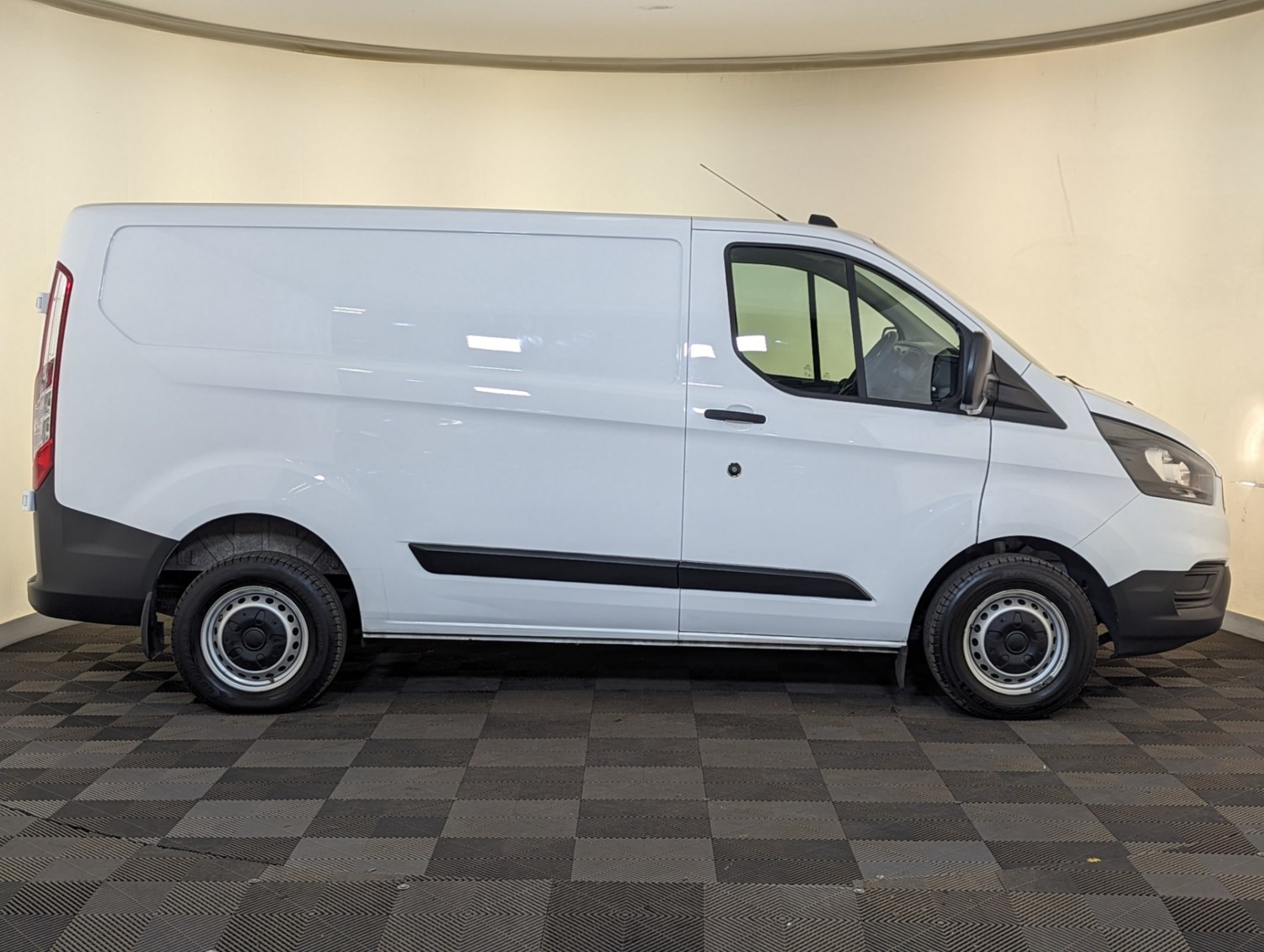 Ford Transit Custom Listing Image