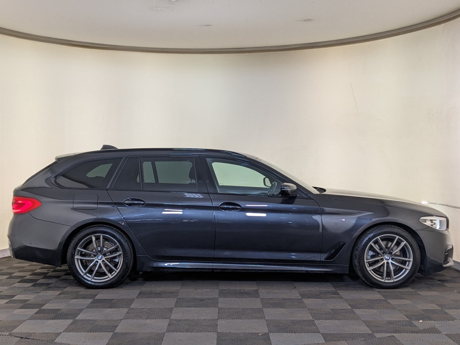 BMW 5 Series Listing Image