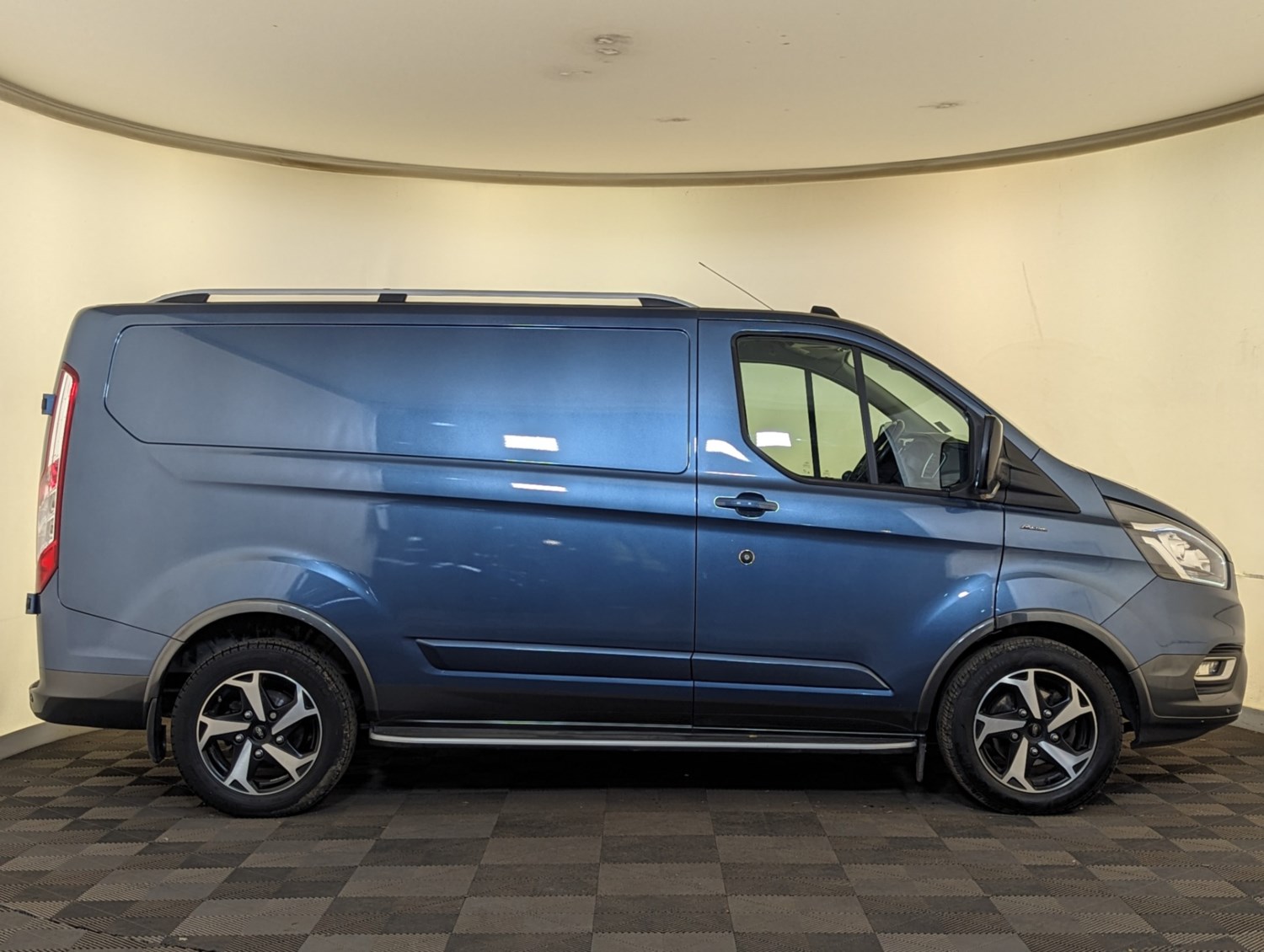 Ford Transit Custom Listing Image