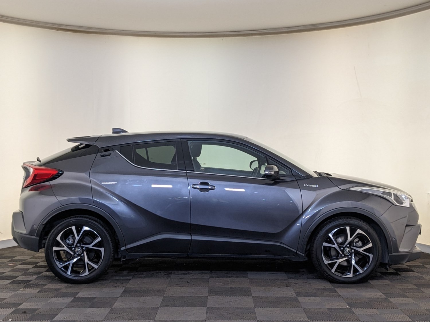 Toyota C-HR Listing Image