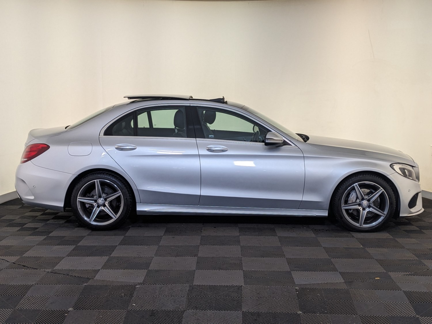 Mercedes-Benz C-Class Listing Image