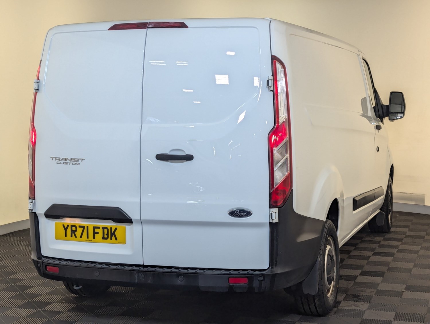 Ford Transit Custom Listing Image