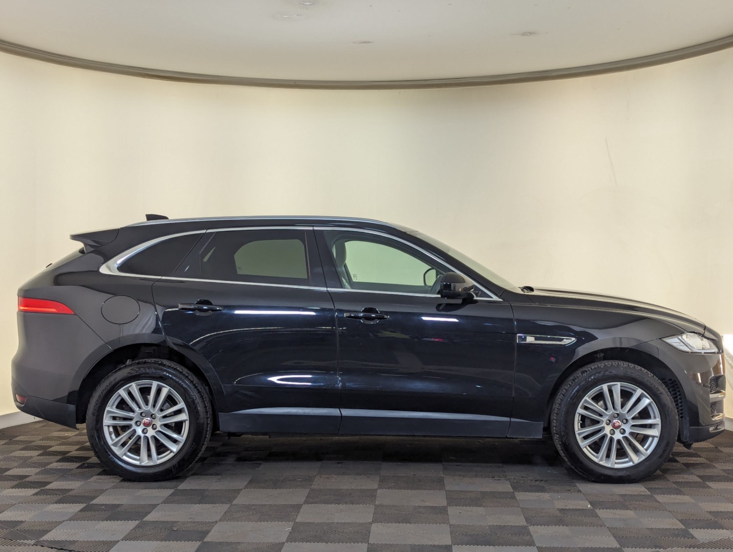 Jaguar F-PACE Listing Image