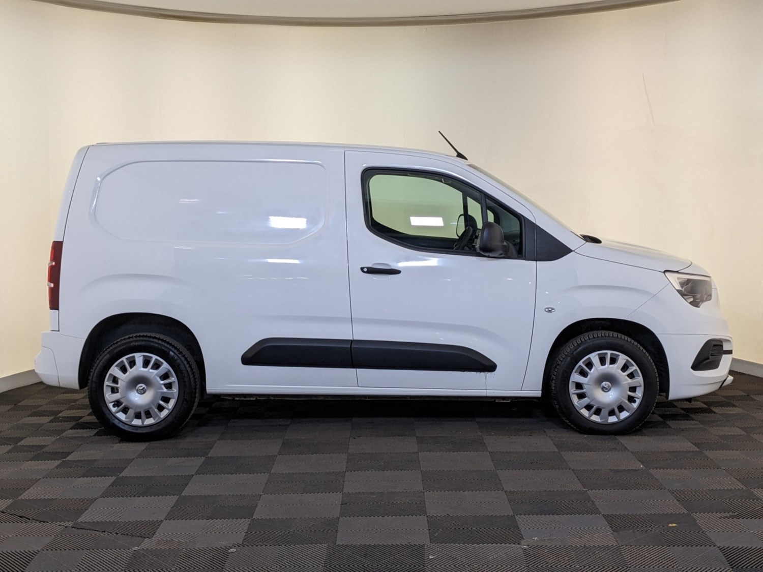 Vauxhall Combo Listing Image